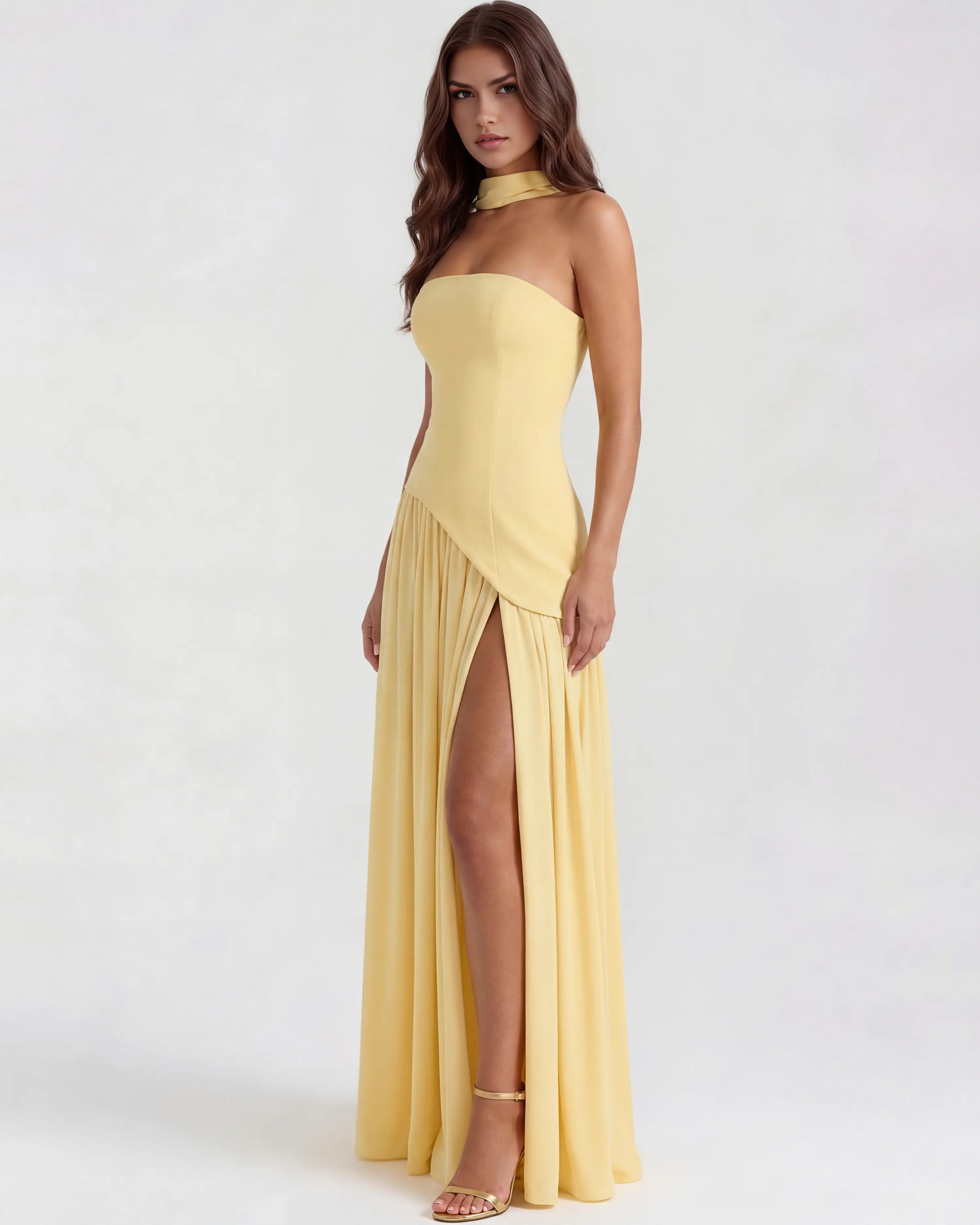 Vestido maxi amarillo con abertura lateral