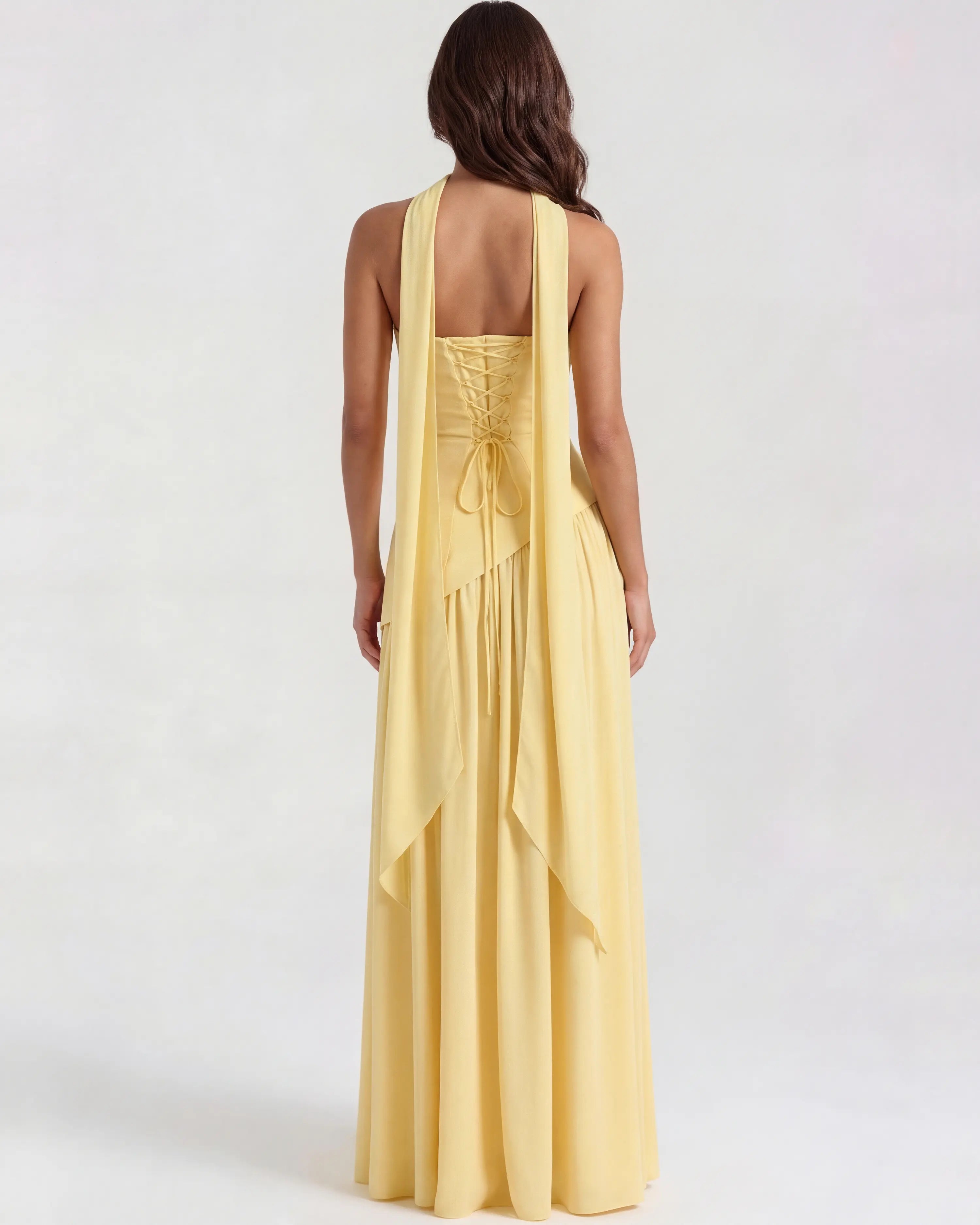 Vestido maxi amarillo con abertura lateral
