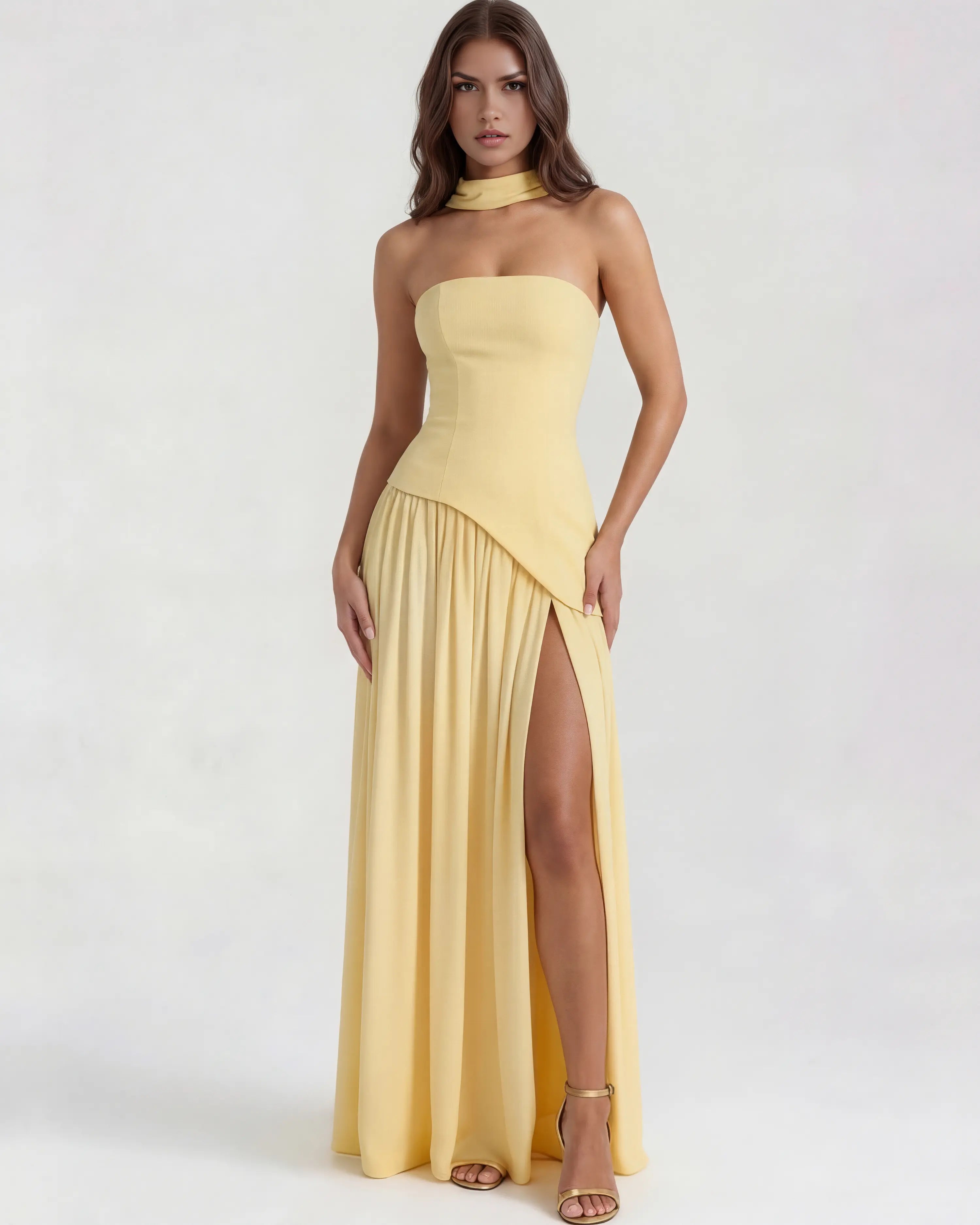 Vestido maxi amarillo con abertura lateral