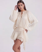 Vestido mini blanco boho con manga abullonada