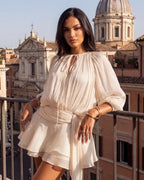 Vestido mini blanco boho con manga abullonada
