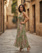 Vestido largo de gasa verde con estampado floral y escote halter