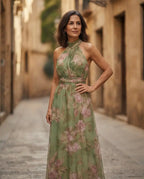 Vestido largo de gasa verde con estampado floral y escote halter